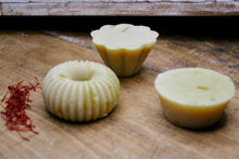 Charger l'image dans la galerie, L'Or Rouge | Le mariage inédit du safran et du lait de jument-Savon soin visage